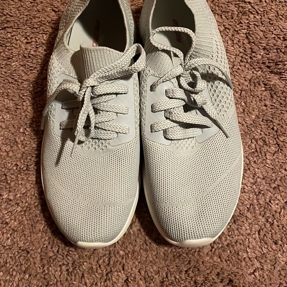 Sketchers Memory Foam - Picture 2 of 4